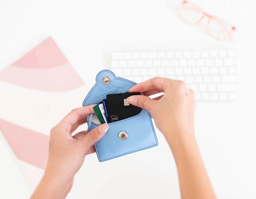 good-credit-card-habits-the-everygirl-in-article-1